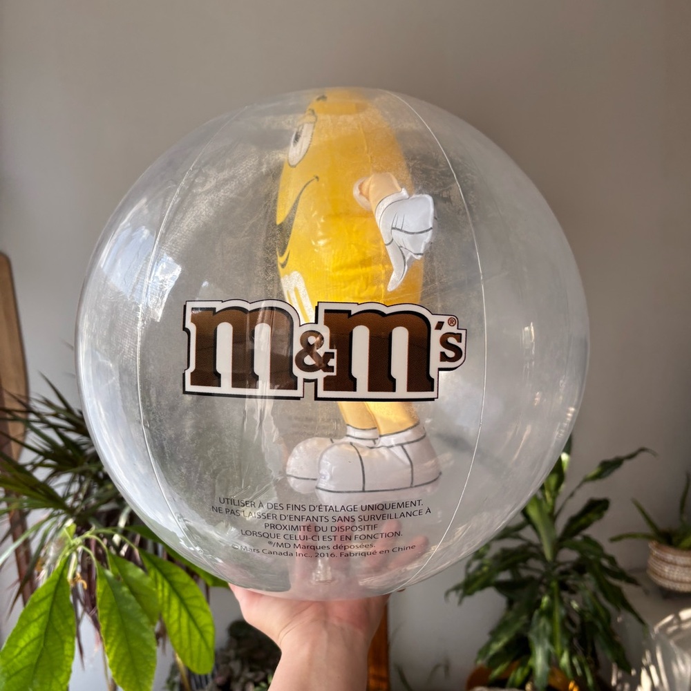 Deadstock Peanut m&m promo collectible beach ball